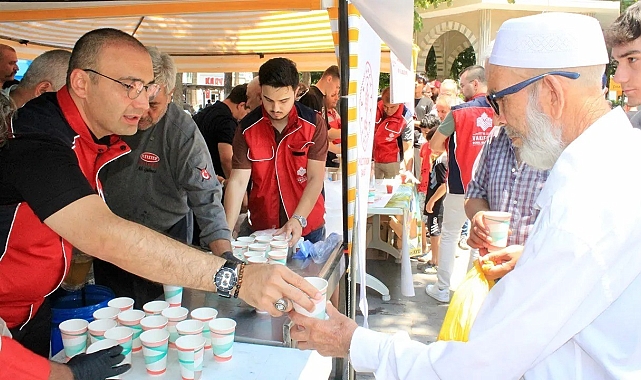 Camide kar helvası ve bal şerbeti dağıtımı yapıldı