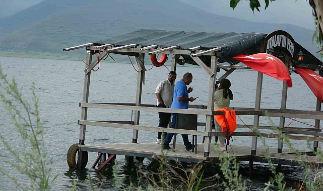 Çıldır Gölü, yerli ve yabancı turistlerin ilgi odağı oldu