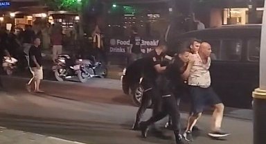 Çılgına dönen grubu polis bile ayıramadı, kimse kavganın sebebini anlamadı