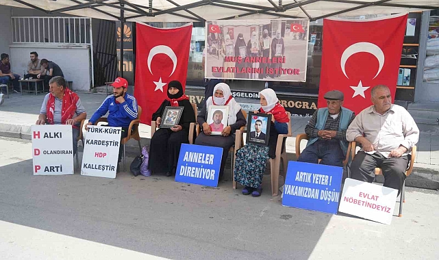 DEM Parti önündeki evlat nöbeti devam ediyor