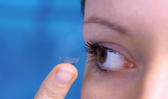Denize veya havuza girerken, Kontakt lens kesinlikle çıkarılmalı