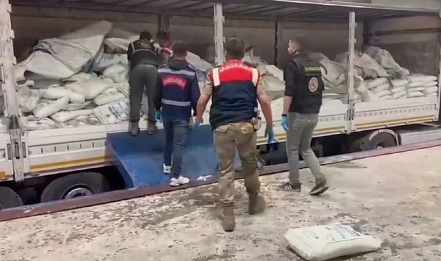 Dev uyuşturucu operasyonunda çuvallar içerisinde 240 kilo uyuşturucu yakalandı