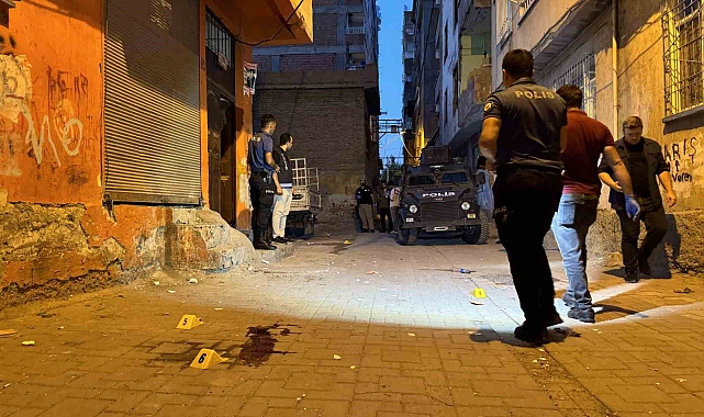 Diyarbakır&#039;da iki grup arasında silahlı kavga: 2 yaralı