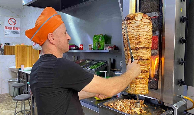 Döner ustalarının zorlu mesaisi