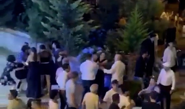 Düğünde kadınlar ve erkekler birbirine girdi, ortalık savaş alanına döndü
