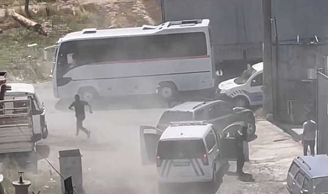 Dur ihtarına uymayan otomobil ile polis arasında nefes kesen kovalamaca