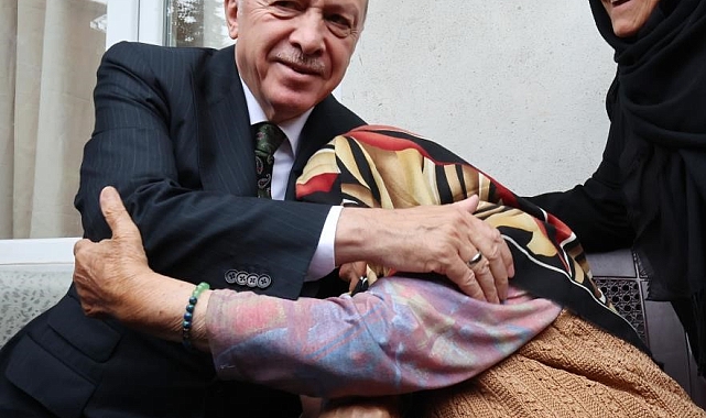 Erdoğan, Rize&#039;de komşularını ziyaret etti