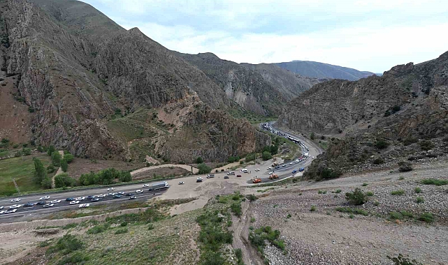Erzurum-Artvin karayolu trafiğe kapandı