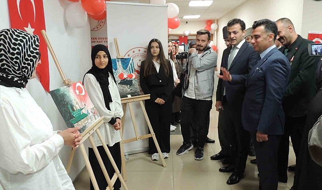 Erzurum&#039;da çocuklar tarafından demokrasi nöbeti programı düzenlendi