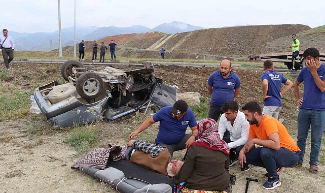 Erzurum&#039;da otomobil ile kamyon çarpıştı, kazada üç kişi yaralandı