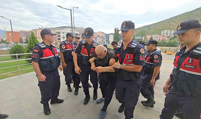 Eski muhtarın ölümüne sebep olan yeni muhtar ve oğlu adliyede