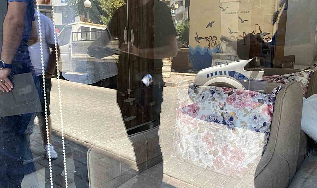 Esrarengiz çatlaklar, polis ekiplerini alarma geçirdi