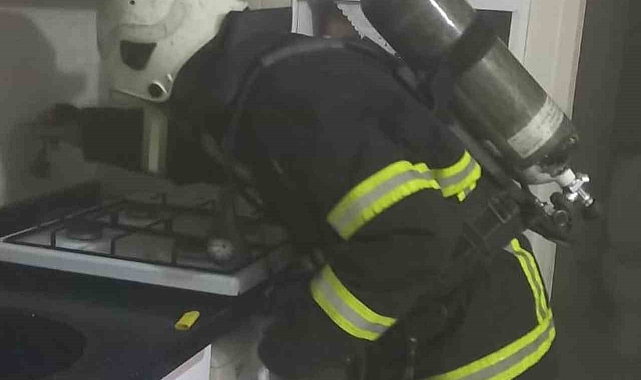 Ev sahibinin ocakta unuttuğu tava yangına neden oldu