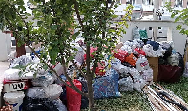 Evinden 50 ton çöp çıkarılan adam, yine atık biriktirmeye başladı