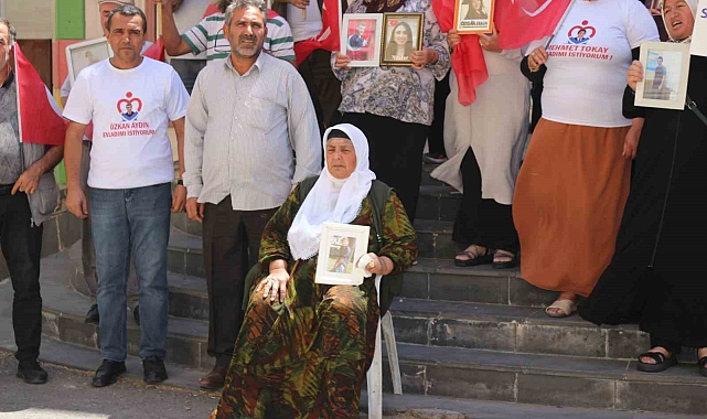 Evlat nöbetine bir aile daha katıldı