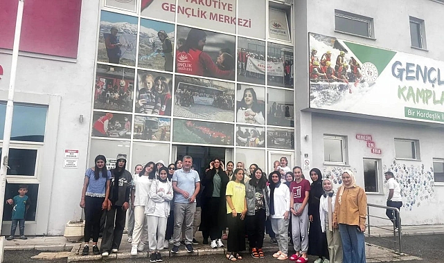 Gençlik kamplarına katılacak olan genç kampçılar uğurlandı