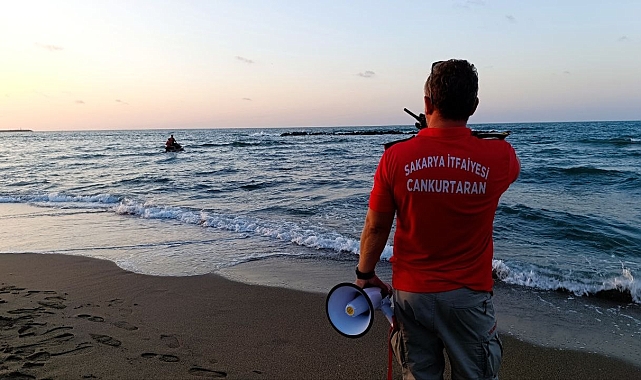 Girişi yasaklanan denize giren şahıs dalgalar arasında kayboldu