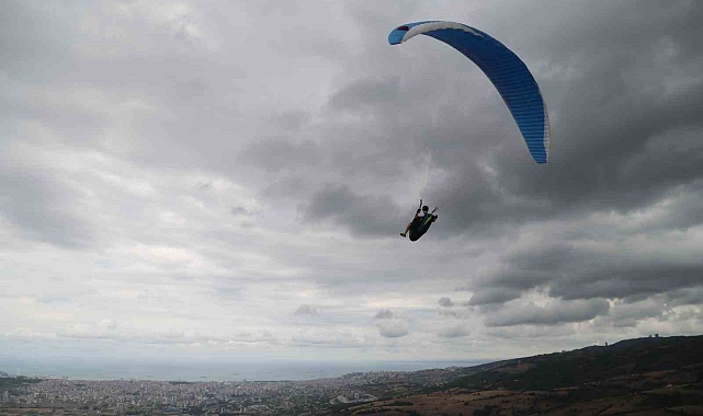 Gökyüzünde nefes kesen yarışma
