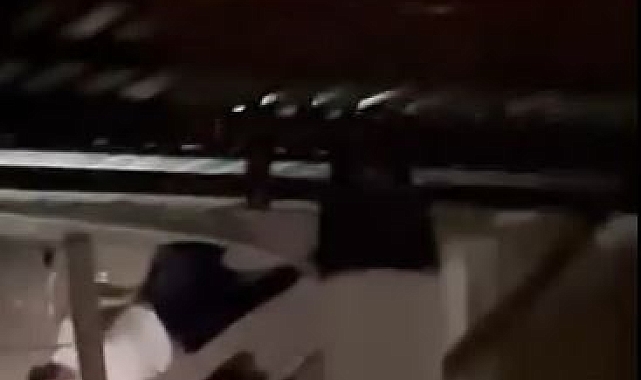 Hırsızlar, polisten kaçmak isterken bina boşluğuna düştü