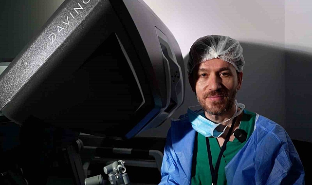 İEÜ Medical Point Hastanesinde robotik cerrahi teknolojisiyle aynı anda iki ameliyat