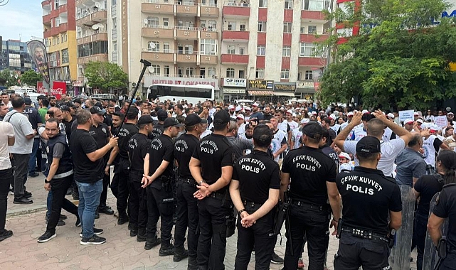 Iğdır Belediyesi&#039;nde işten çıkarılan 204 personelden oturma eylemi