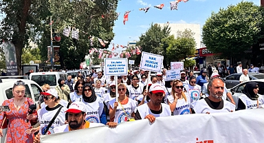 Iğdır Belediyesi önünde işçilerin eylemi sürüyor