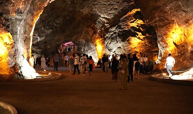 Iğdır&#039;ın Tuz Mağaraları her gün yeni ziyaretçilere ev sahipliği yapıyor