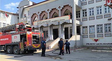 Iğdır Sağlık Meslek Lisesinde yangın!