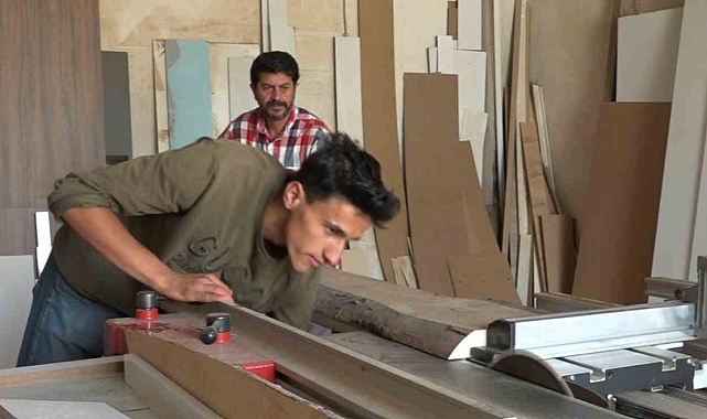 İnsanların en temel ihtiyaçlarını gideren mesleklerden marangozluğa ilgi azalıyor