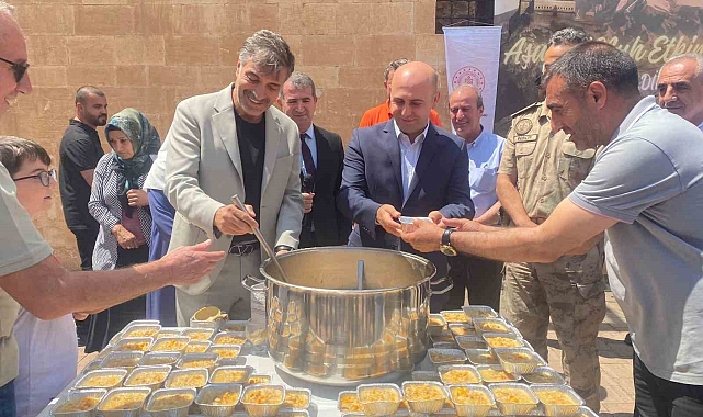 İshak Paşa Sarayı&#039;nda aşure ikramı