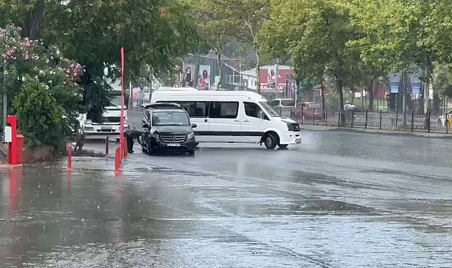 İstanbul, kısa süreliğine yağmurla serinledi