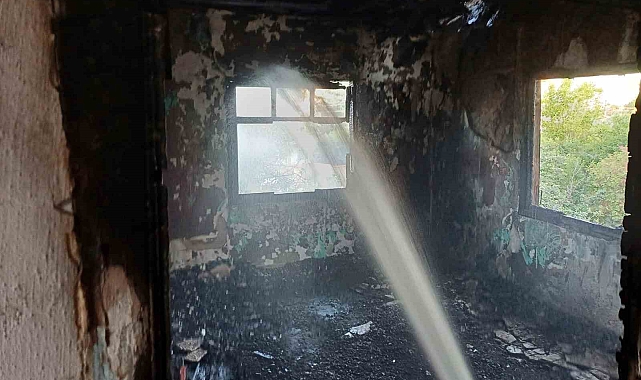 İtfaiye ekipleri, metruk evde çıkan yangını söndürdü