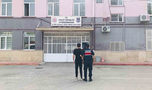 Jandarma, devriye gezerken uyuşturucu satıcısını yakaladı