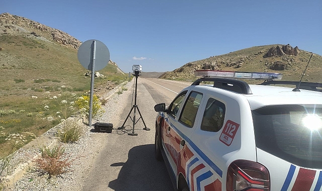 Jandarma ekiplerince çalışmaları sonucu  272 araç trafikten men edildi