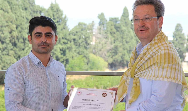 Kahraman çiftçilere teşekkür belgesi verildi