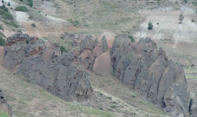 Kars&#039;ın &#039;peri bacaları&#039; Kapadokya&#039;yı aratmıyor