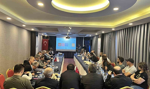 Kars&#039;ta gerçekleşen toplantıya, Türkiye&#039;nin çeşitli şehirlerinden ve Kars&#039;tan 30&#039;u aşkın temsilci katıldı.