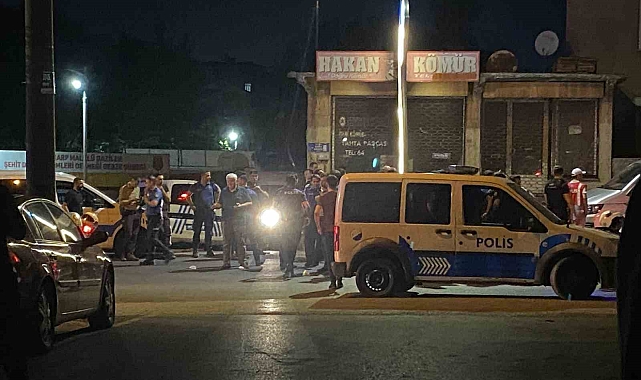 Kavgayı ayıran bekçi sırtından bıçaklandı