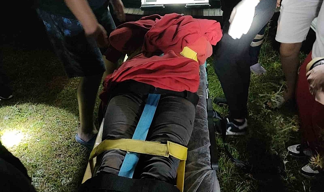 Kayalıklardan Düşen Vatandaşı İtfaiye Kurtardı