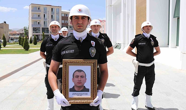 Kazada hayatını kaybeden polis memuru Ağrı&#039;da toprağa verildi