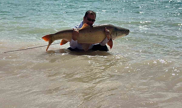 Keban baraj gölünde 1 buçuk metre uzunluğunda Fırat turnası yakalandı