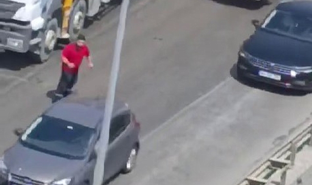 Kontrolsüz şekilde şerit değişikliği yaparak trafiği tehlikeye düşüren sürücüye ceza