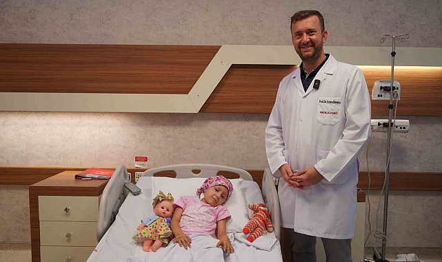 Küçük Zeynep, kanseri robotik cerrahi ile yendi