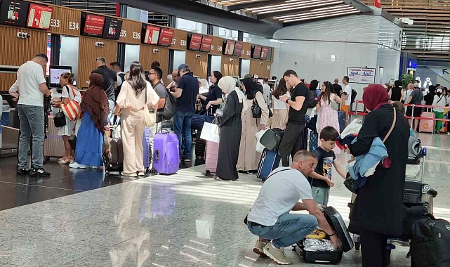 Küresel yazılım sistemindeki sıkıntı sonrası İstanbul Havalimanı&#039;nda tedirginlik hakim