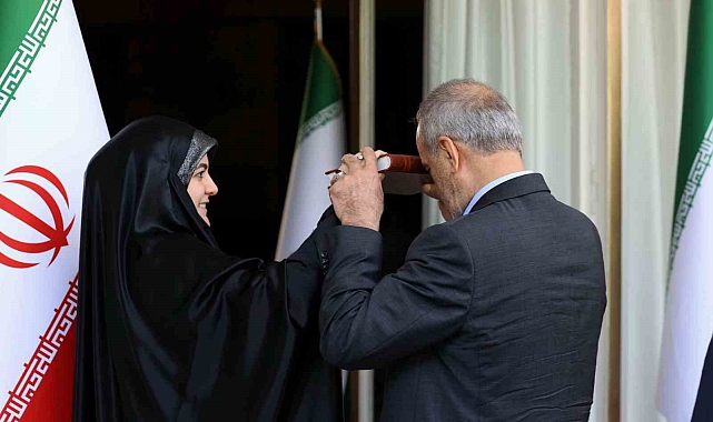 Mesut Pezeşkiyan mazbatasını aldı