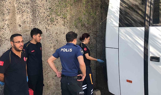 Minibüsün bagajına giren kadın, servis şoförünü şoke etti