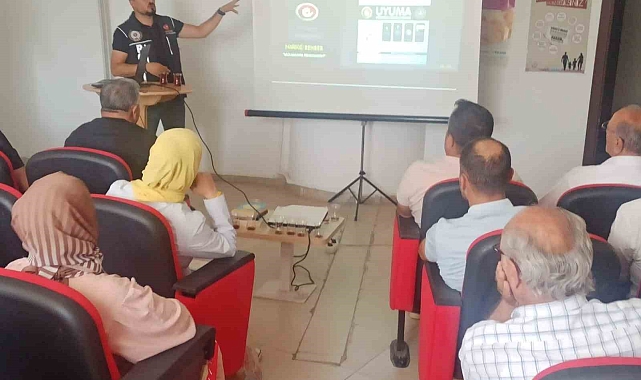 Muhtarlara bağımlılıkla mücadele eğitimi verildi