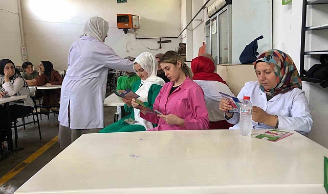 Muş&#039;ta tekstil sektöründe çalışan kadınlara kanser eğitimi verildi