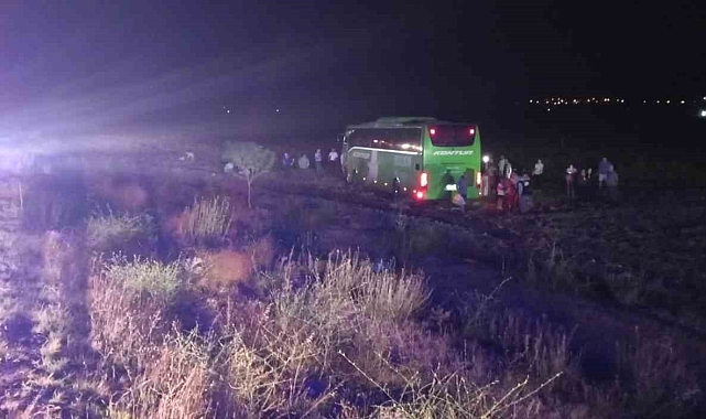 Otomobil, Yolcu otobüsüyle çarpıştı 1 kişi öldü, 4 kişi yaralandı