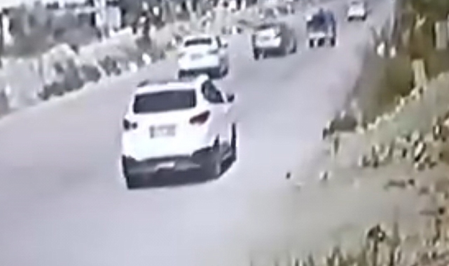 Patpat İle Otomobilin Çarpıştığı Kazada 2 Kişinin Havaya Uçtuğu Anlar Kamerada